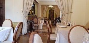 Noblesse, restaurant cu specific international pe strada Paris la Piata Quito