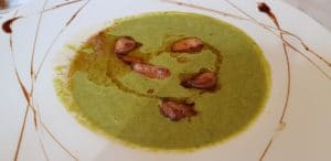 Noblesse, restaurant cu specific international pe strada Paris la Piata Quito