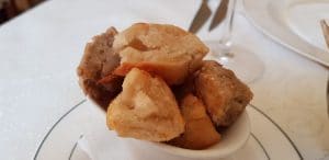 Noblesse, restaurant cu specific international pe strada Paris la Piata Quito