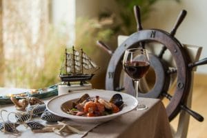 O masa la Cherhanaua Ancora