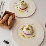 Restaurantul Robertos de la Athenee Palace Hilton cu a sa terasa La Strada