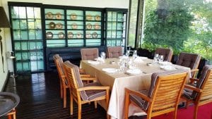 Restauratul Diplomat in parcul Clubului Diplomatic din Baneasa, Bucuresti