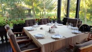 Restauratul Diplomat in parcul Clubului Diplomatic din Baneasa, Bucuresti