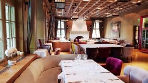 Restauratul Diplomat in parcul Clubului Diplomatic din Baneasa, Bucuresti