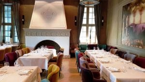 Restauratul Diplomat in parcul Clubului Diplomatic din Baneasa, Bucuresti