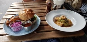 Salon Golescu, restaurant turistic in centrul Bucurestiului, langa Atheneu