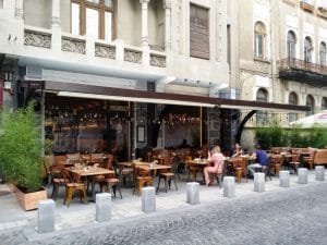 Terasa Caju, in spatele Atheneului Roman