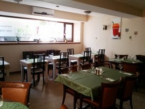 Barca, restaurant vegetarian si raw vegan in Piata Charles de Gaulle