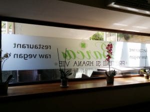 Barca, restaurant vegetarian si raw vegan in Piata Charles de Gaulle