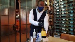 Cina portugheza la Dancing Lobster