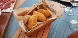 Dancing Lobster, restaurant portughez in complexul Pescariu Sports and Spa