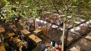 Hanul lui Manuc, terasa cu platani