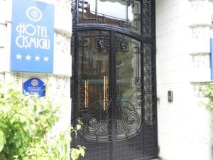 Ici et La - restaurant francez la Hotelul Cismigiu