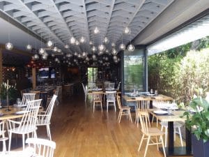 Il Locale, restaurant italian si terasa in parcul Herastrau