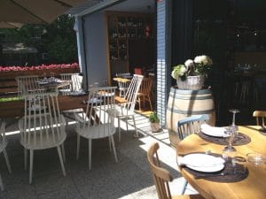 Il Locale, restaurant italian si terasa in parcul Herastrau