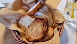 Bucatarie romaneasca si balcanica la Torna Frate