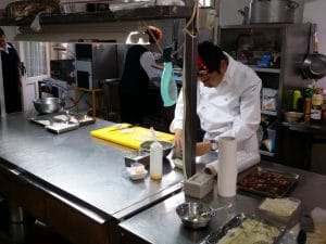 Shuichiro Sumiyoshi in bucatarie