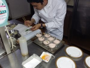 Shuichiro Sumiyoshi in bucatarie