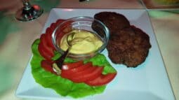 Torna Fratre, restaurant cu bucatarie balcanica traditionala