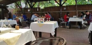 Torna Fratre restaurant traditional romanesc si balcanic in Bucuresti 02