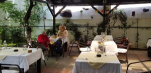 Torna Fratre restaurant traditional romanesc si balcanic in Bucuresti 05