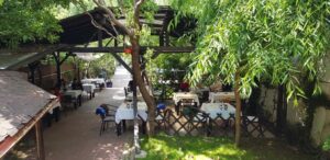 Torna Fratre restaurant traditional romanesc si balcanic in Bucuresti 11