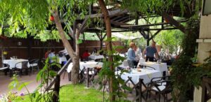 Torna Fratre restaurant traditional romanesc si balcanic in Bucuresti 31