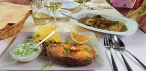 Torna Fratre restaurant traditional romanesc si balcanic in Bucuresti 32