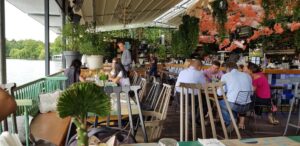 Biutiful by the Lake, terasa in parcul Herastrau