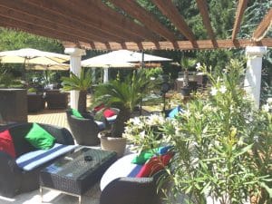 Bonton Palace, terasa cu piscina in Parcul Herastrau