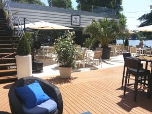 Bonton Palace, terasa cu piscina in Parcul Herastrau