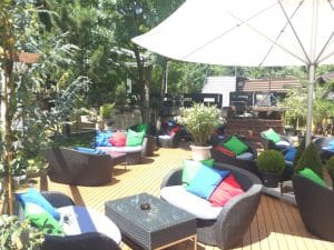Bonton Palace, terasa cu piscina in Parcul Herastrau