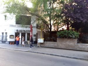 Burebista Vanatoresc, terasa in Bucuresti