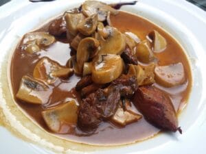 Burebista, terasa si restaurant romanesc si vanatoresc in Bucuresti