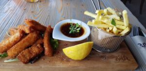 Mancare simpla pe malul Lacului Herastrau