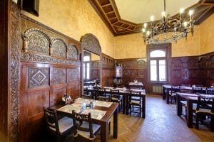 Hanu Berarilor Interbelic, Casa Soare, restaurant romanesc