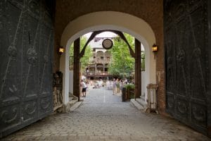 Hanu lui Manuc, restaurant turistic romanesc in Centrul Vechi al Bucurestiului