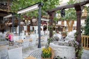Hanu lui Manuc, restaurant turistic romanesc in Centrul Vechi al Bucurestiului