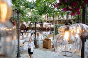 Hanu lui Manuc, restaurant turistic romanesc in Centrul Vechi al Bucurestiului