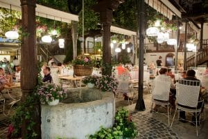 Hanu lui Manuc, restaurant turistic romanesc in Centrul Vechi al Bucurestiului