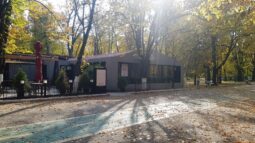 Un restaurant popular in parcul Herastrau