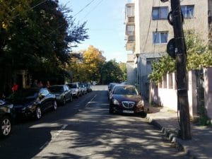 Intrarea Bitolia din Dorobanti, cu restaurantul Frudisiac