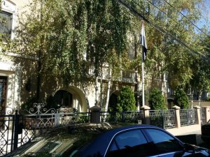 Intrarea Bitolia din Dorobanti, cu restaurantul Frudisiac