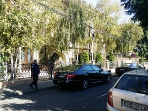 Intrarea Bitolia din Dorobanti, cu restaurantul Frudisiac