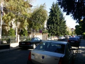 Intrarea Bitolia din Dorobanti, cu restaurantul Frudisiac