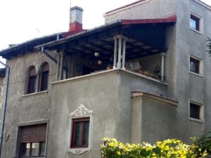 Intrarea Bitolia din Dorobanti, cu restaurantul Frudisiac