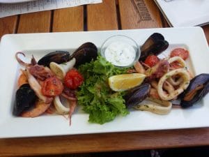 La Raci, terasa restaurant pe Lacul Herastrau, in Bucuresti