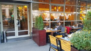 Mezzaluna, restaurant cu bucatarie italiana populara