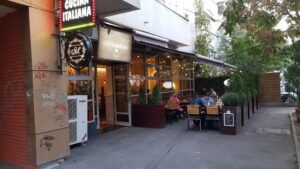 Mezzaluna, restaurant cu bucatarie italiana populara
