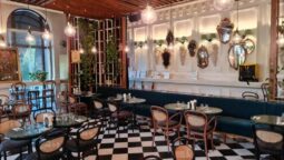 Mic dejun la restaurantul Fratellini